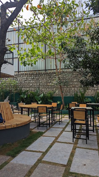 Lis Blanc Café