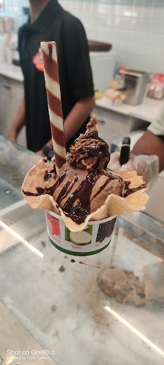 Old Mumbai ice cream shop