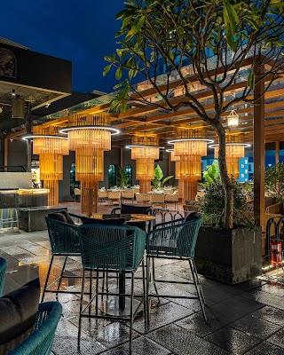 Mamalola Penthouse Bar and Kitchen