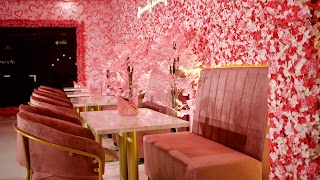 La Vie En Rose Cafe