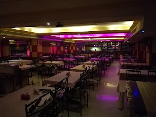 Maaunt Paradise Bar and Restaurant