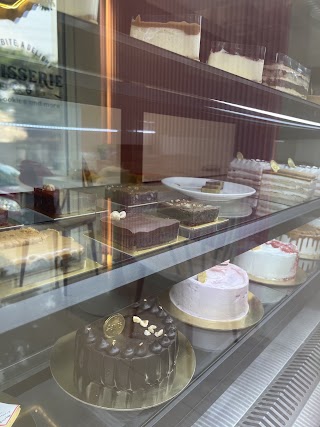 Ami's Bakebite - 100% Eggless Cakes in Hyderabad