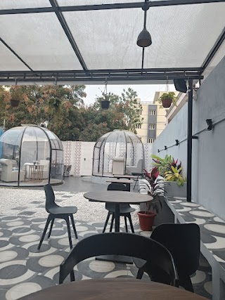 Siri Lit Café