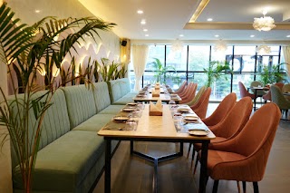 Amyra Cafe & Kitchen