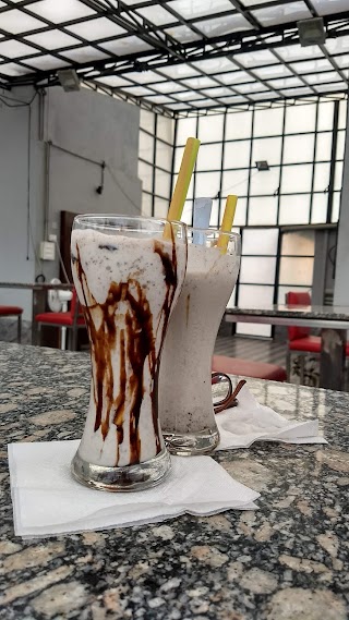 Hangout milkshake and waffles