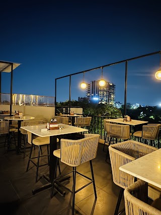Bourbon and Breeze Rooftop Bar and Kitchen